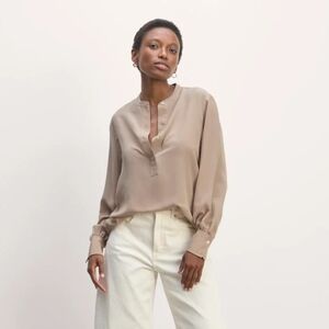 Everlane The Henley Shirt in Washable Silk Size 6